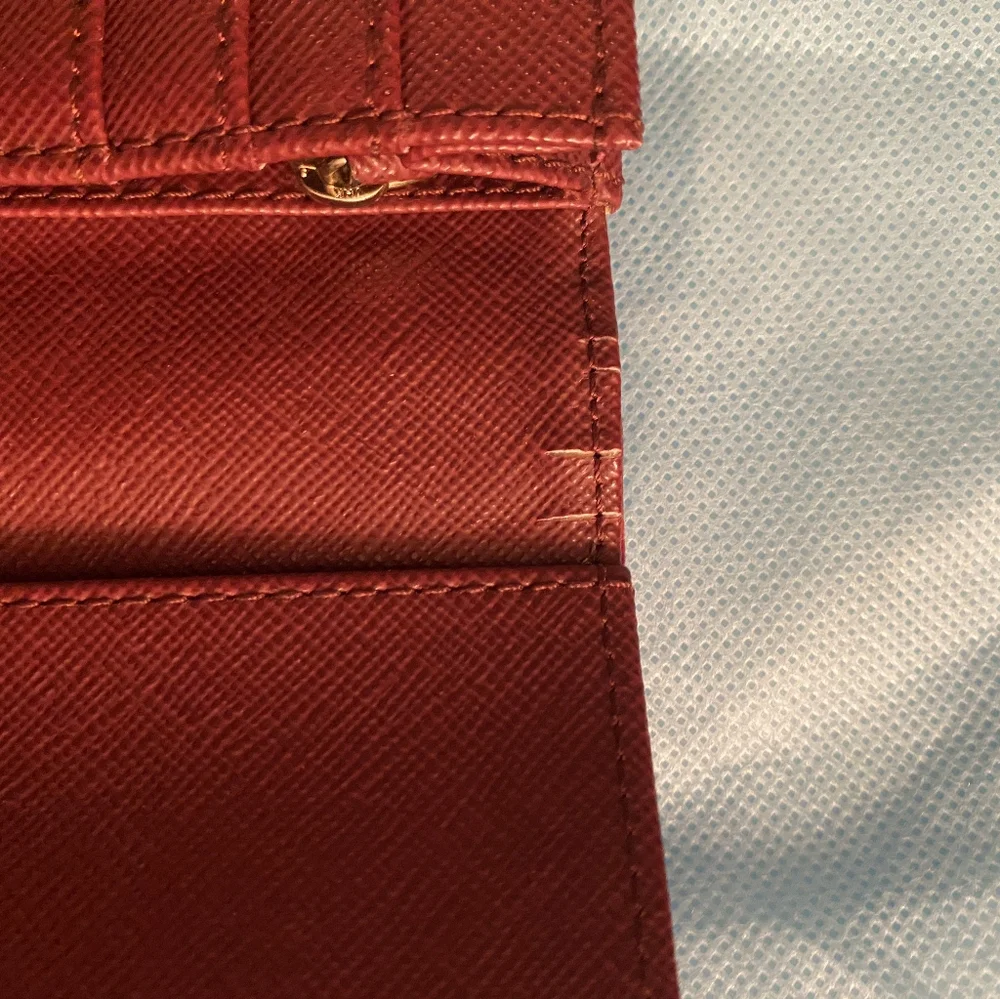 REDUCED!! NWOT Antonio Melani Red Crocodile Embossed Handbag and Wallet Set - Picture 11 of 12